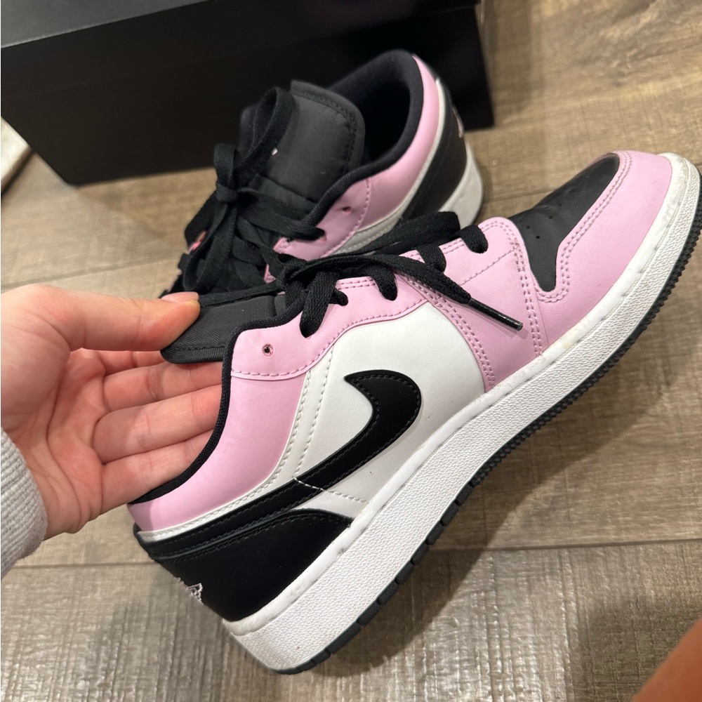 Jordan lows in arctic pink